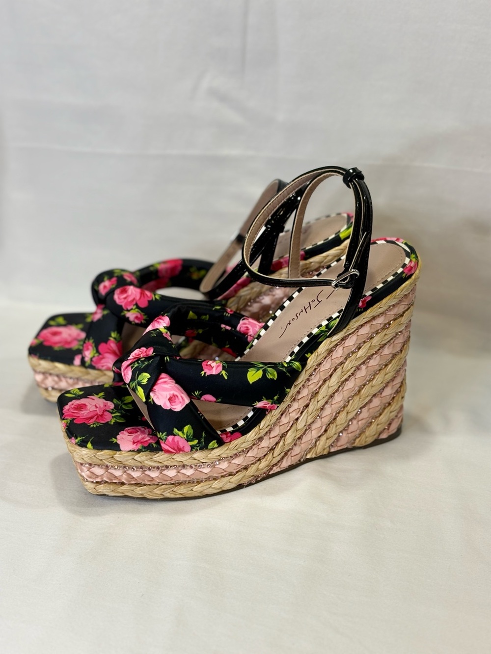 NWT BETSEY JOHNSON “Pansies” Floral Black Pink Wedge Sandals Ankle Strap 8 $149